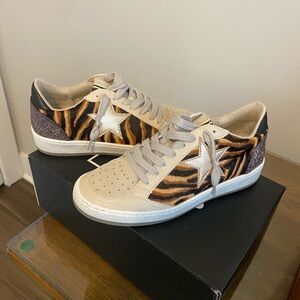 Like new adorable sneakers